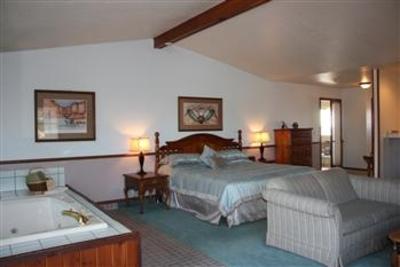 фото отеля Hilltop Inn Guesthouse & Suites Broomfield