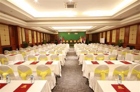 фото отеля Empress Angkor Hotel