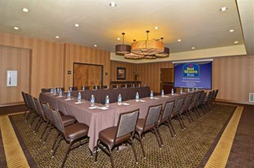 фото отеля BEST WESTERN PLUS Christopher Inn & Suites