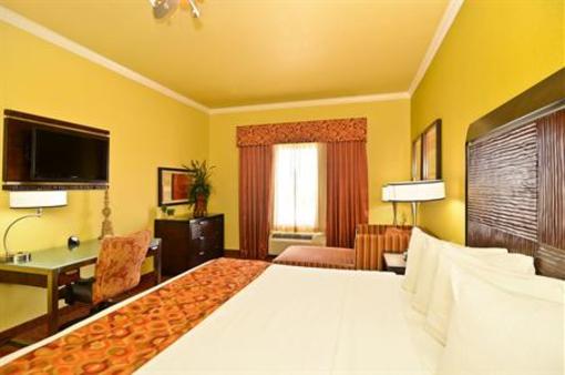 фото отеля BEST WESTERN PLUS Christopher Inn & Suites