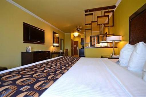 фото отеля BEST WESTERN PLUS Christopher Inn & Suites