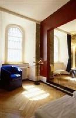 фото отеля Jailhotel Loewengraben