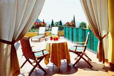 фото отеля Hotel Villa Madrina Garda