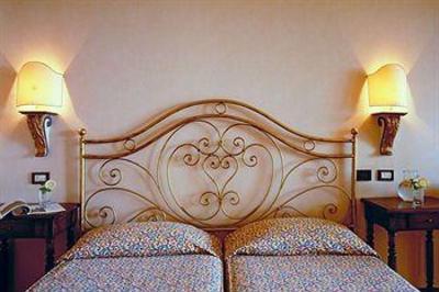 фото отеля Hotel Villa Madrina Garda