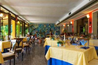 фото отеля Hotel Villa Madrina Garda