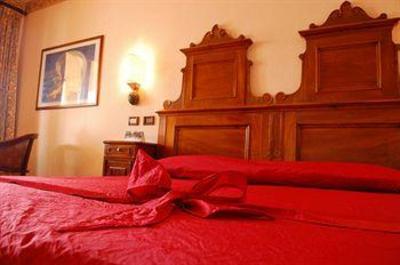 фото отеля Hotel Villa Madrina Garda