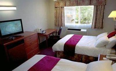фото отеля Riverland Inn & Suites