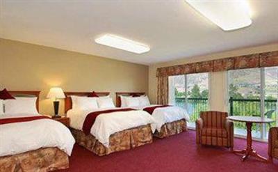 фото отеля Riverland Inn & Suites