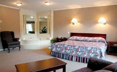 фото отеля Riverland Inn & Suites