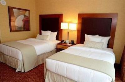 фото отеля Embassy Suites Charlotte - Concord / Golf Resort & Spa
