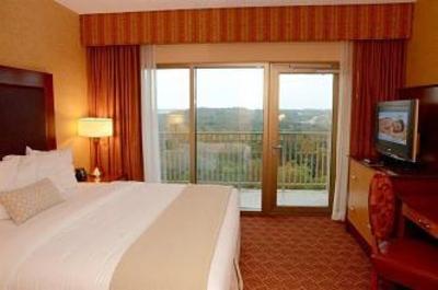 фото отеля Embassy Suites Charlotte - Concord / Golf Resort & Spa