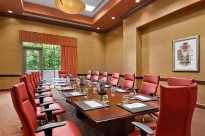фото отеля Embassy Suites Charlotte - Concord / Golf Resort & Spa