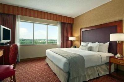 фото отеля Embassy Suites Charlotte - Concord / Golf Resort & Spa