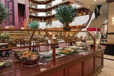 фото отеля Embassy Suites Charlotte - Concord / Golf Resort & Spa