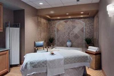фото отеля Embassy Suites Charlotte - Concord / Golf Resort & Spa