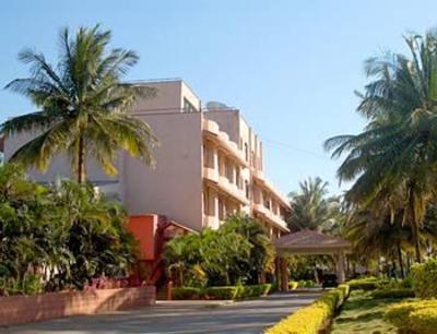 фото отеля Royal Orchid Resort Bangalore