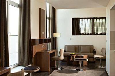 фото отеля Park & Suites Prestige Paris