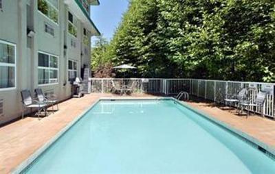 фото отеля Coast Surrey Guildford Hotel