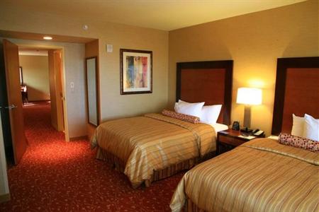 фото отеля Embassy Suites Loveland - Hotel, Spa and Conference Center