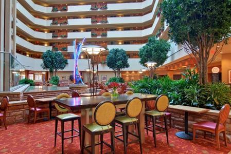 фото отеля Embassy Suites Loveland - Hotel, Spa and Conference Center