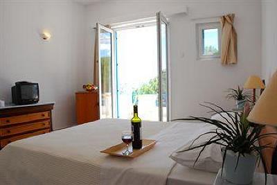 фото отеля Rhenia Hotel And Bungalows