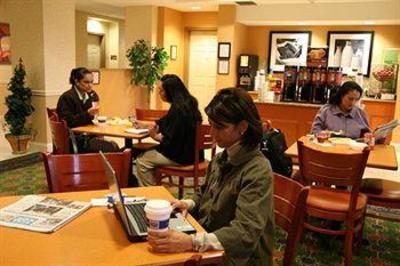 фото отеля Hampton Inn & Suites Lathrop