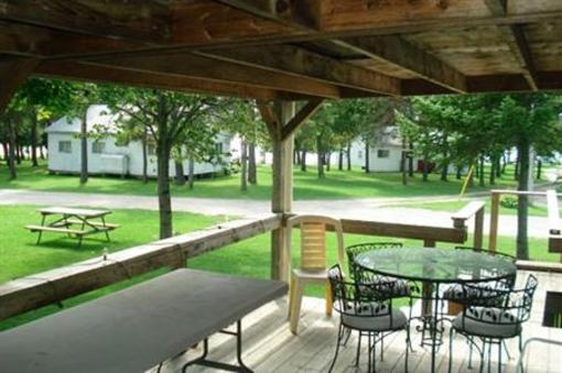 фото отеля Cadigan's Camp & Cottages