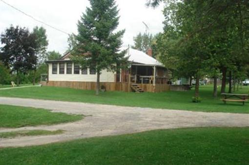 фото отеля Cadigan's Camp & Cottages