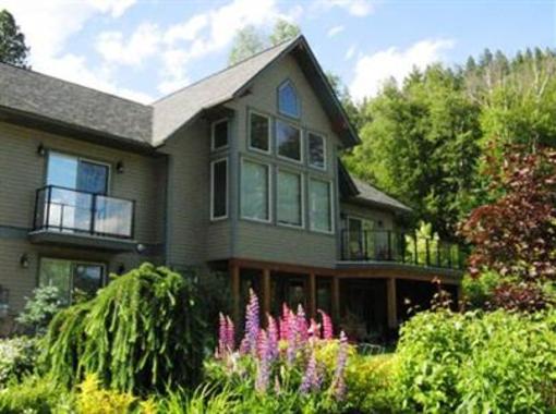 фото отеля Windborne Bed & Breakfast Castlegar