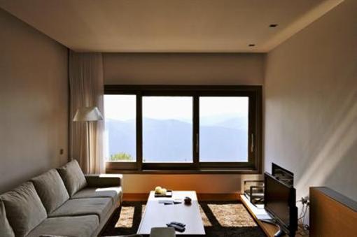 фото отеля Elafivolia Arachova Suites