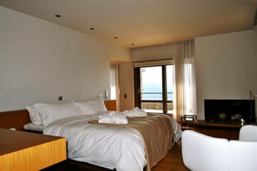 фото отеля Elafivolia Arachova Suites