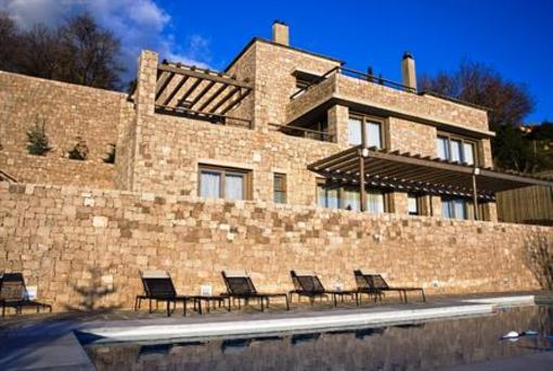 фото отеля Elafivolia Arachova Suites