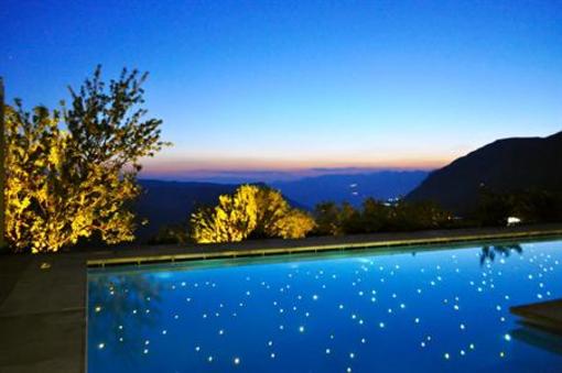 фото отеля Elafivolia Arachova Suites