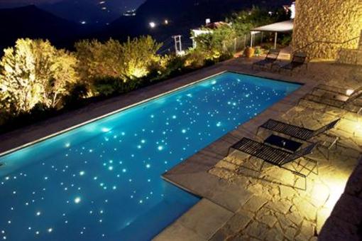 фото отеля Elafivolia Arachova Suites