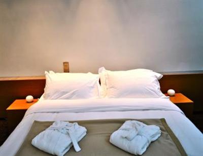 фото отеля Elafivolia Arachova Suites