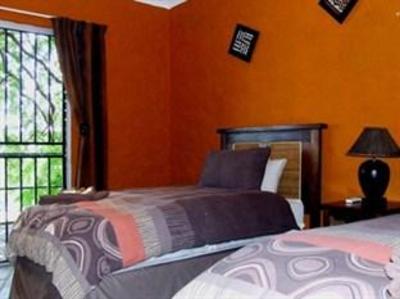 фото отеля Lukafrica Riverside Chalets & Safaris