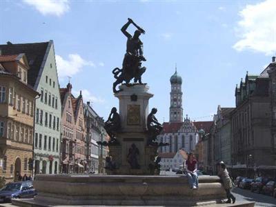 фото отеля Hotel Am Rathaus Augsburg