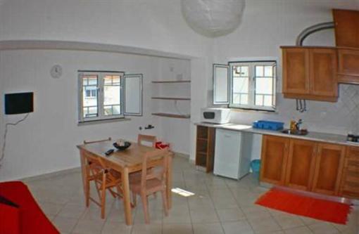 фото отеля Ocean Ferrel Surf Camp - Peniche