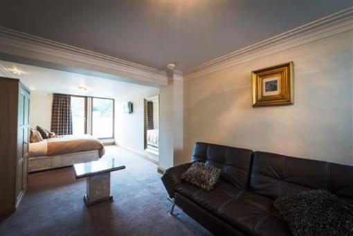 фото отеля Saddleworth Hotel