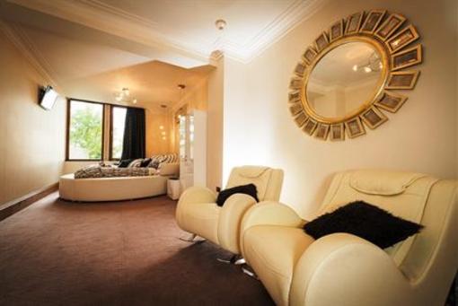 фото отеля Saddleworth Hotel