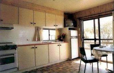 фото отеля Buckenderra Holiday Village Cabins Eucumbene Cove