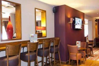 фото отеля Premier Inn High Wycombe Central