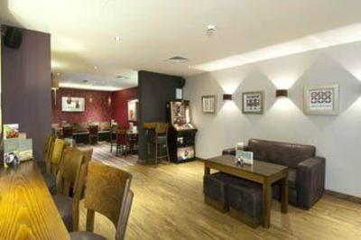 фото отеля Premier Inn High Wycombe Central