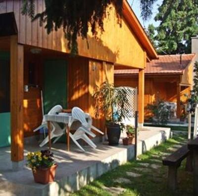 фото отеля Feszek Apartman