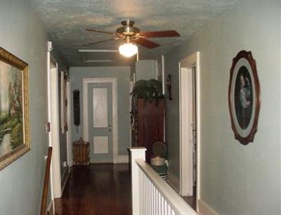 фото отеля Olde Holiday Inn Bed & Breakfast