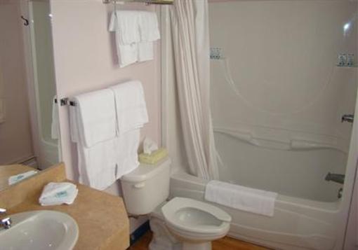 фото отеля Auberge Chez Isaïe Hotel Ferme-Neuve