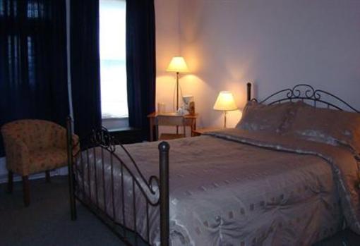 фото отеля Auberge Chez Isaïe Hotel Ferme-Neuve