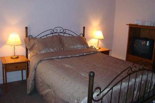 фото отеля Auberge Chez Isaïe Hotel Ferme-Neuve