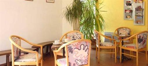 фото отеля Hotel Kyriad Toulon Est La Garde