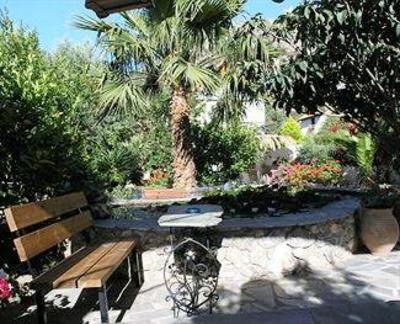 фото отеля Olive Tree Cottages